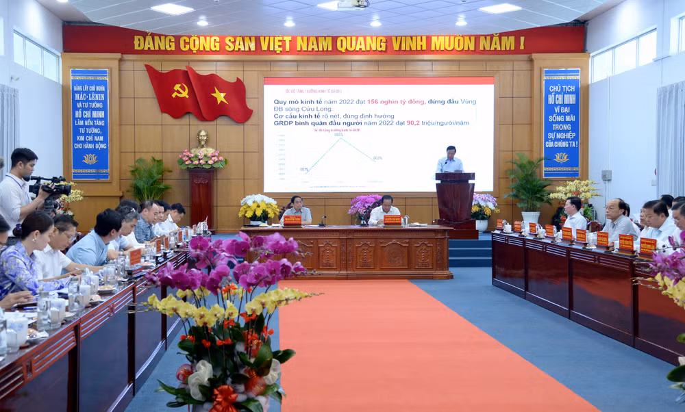 Quang cảnh buổi làm việc.