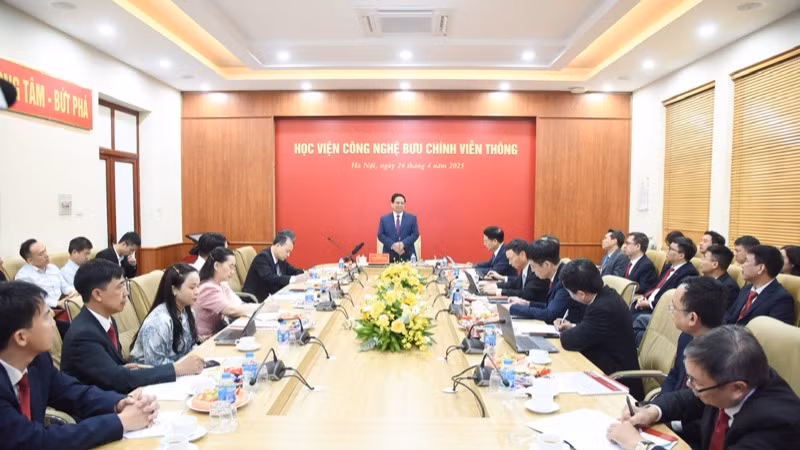 Quang cảnh buổi làm việc. (Ảnh: TRẦN HẢI)