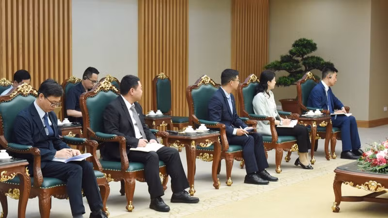 Các đại biểu phía Hoa Điện tham dự buổi tiếp. (Ảnh: TRẦN HẢI)