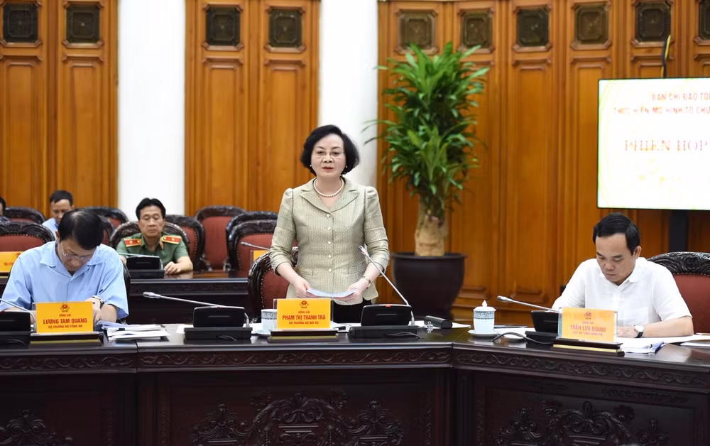 Bộ trưởng Nội vụ Phạm Thị Thanh Trà - Phó Trưởng Ban Chỉ đạo phát biểu ý kiến tại Phiên họp thứ nhất. (Ảnh: Trần Hải)