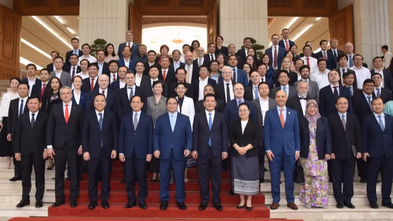 Thủ tướng Phạm Minh Chính và các đại biểu tham dự buổi lễ (Ảnh: TRẦN HẢI).