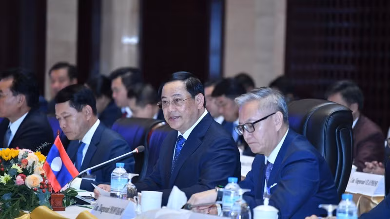 Thủ tướng Lào Sonexay Siphandone phát biểu ý kiến tại Kỳ họp. (Ảnh: THANH GIANG)