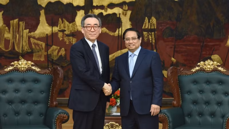 Thủ tướng Chính phủ Phạm Minh Chính và Bộ trưởng Ngoại giao Hàn Quốc. (Ảnh: TRẦN HẢI)