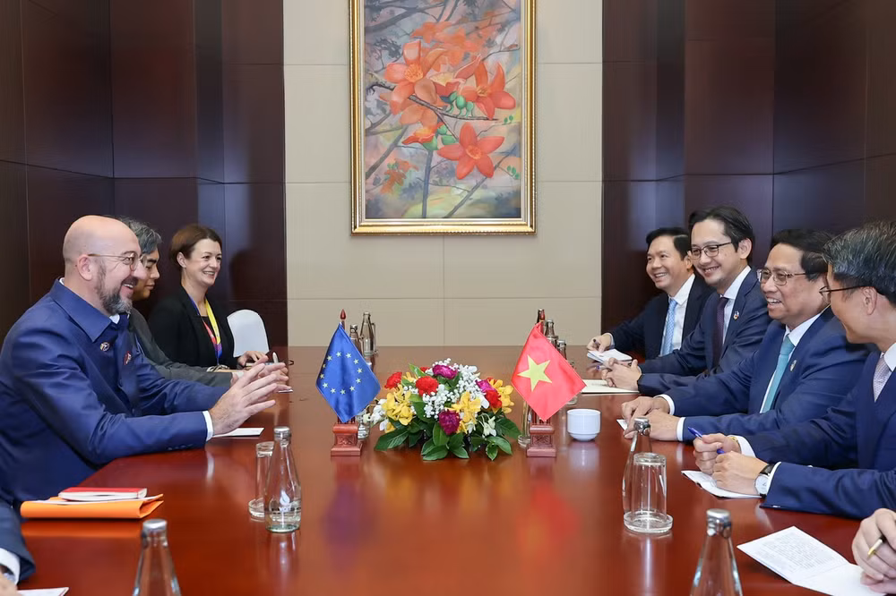 Thủ tướng Chính phủ Phạm Minh Chính gặp Chủ tịch Hội đồng châu Âu Charles Michel (Ảnh: Nhật Bắc/VGP).