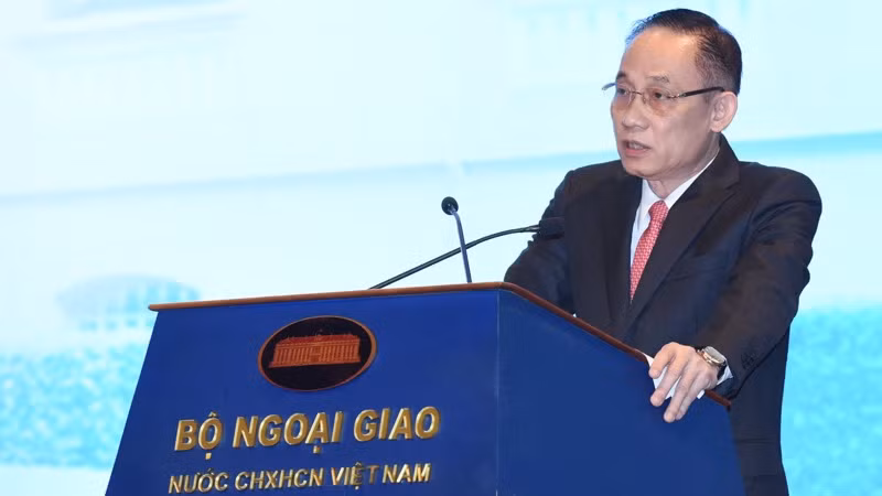 Trưởng Ban Đối ngoại Trung ương Lê Hoài Trung phát biểu ý kiến tại Hội nghị. (Ảnh: TRẦN HẢI)