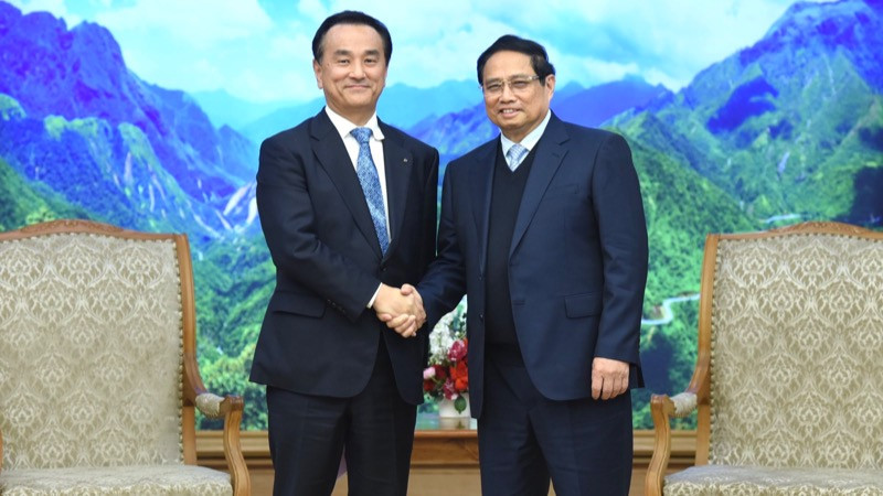 Thủ tướng Phạm Minh Chính và ông Muraoka Tsugumasa, Thống đốc tỉnh Yamaguchi (Nhật Bản). (Ảnh: TRẦN HẢI)
