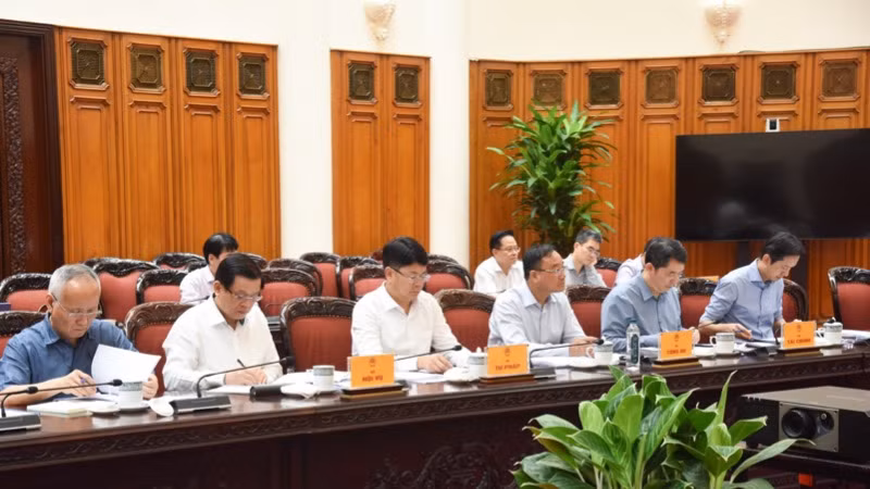 Đại diện lãnh đạo các bộ, ngành, đại biểu tham dự cuộc họp. (Ảnh: TRẦN HẢI).