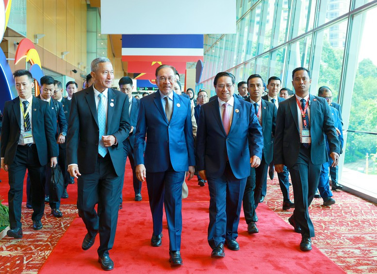 Thủ tướng Phạm Minh Chính cùng lãnh đạo các nước ASEAN tham dự Phiên Đối thoại với đại diện Hội đồng liên Nghị viện ASEAN (AIPA). Thủ tướng Phạm Minh Chính cùng lãnh đạo các nước ASEAN tham dự Phiên Đối thoại với đại diện Hội đồng liên Nghị viện ASEAN (AIPA).