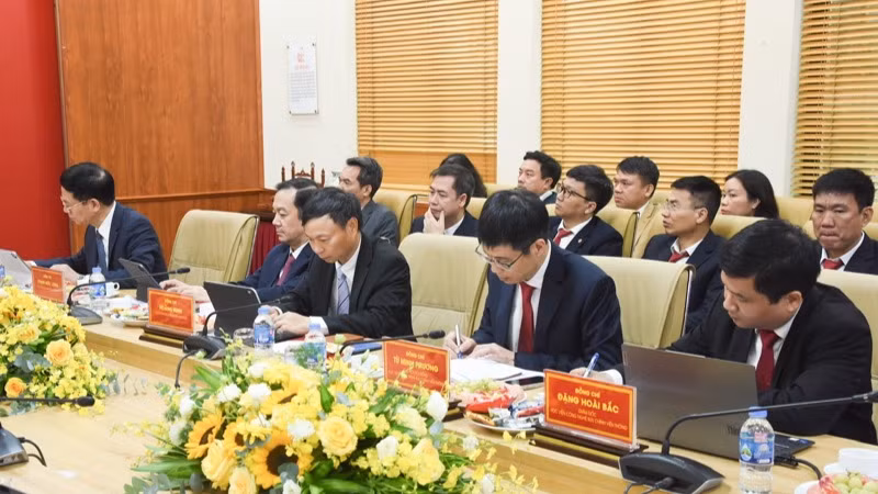 Lãnh đạo Bộ Khoa học và Công nghệ, Học viện Bưu chính Viễn thông tham dự buổi làm việc. (Ảnh: TRẦN HẢI)