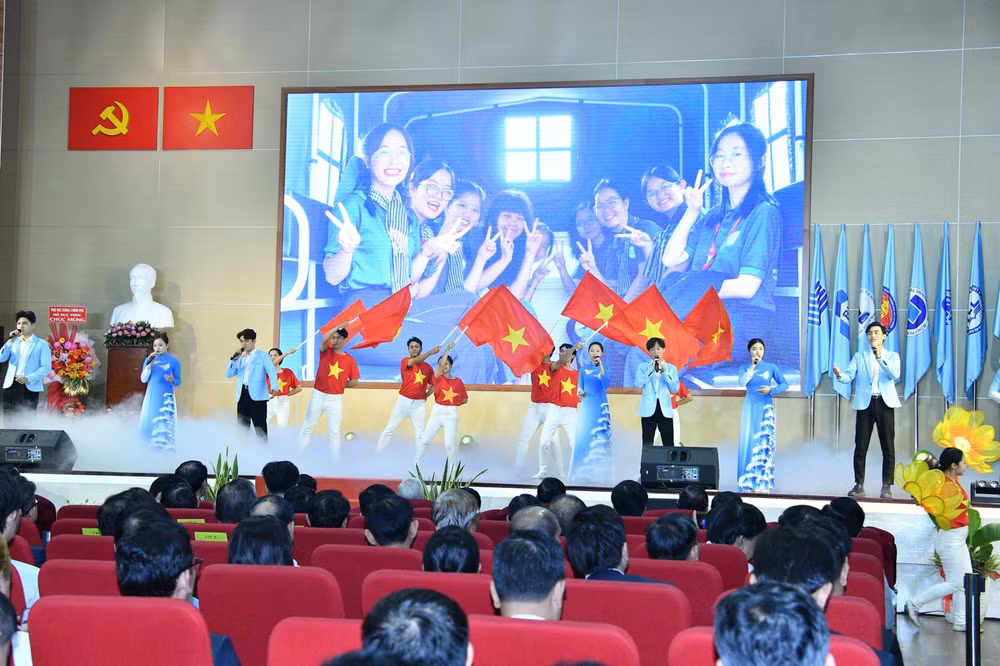 Một tiết mục văn nghệ được biểu diễn tại Lễ Kỷ niệm. (Ảnh: THANH GIANG)