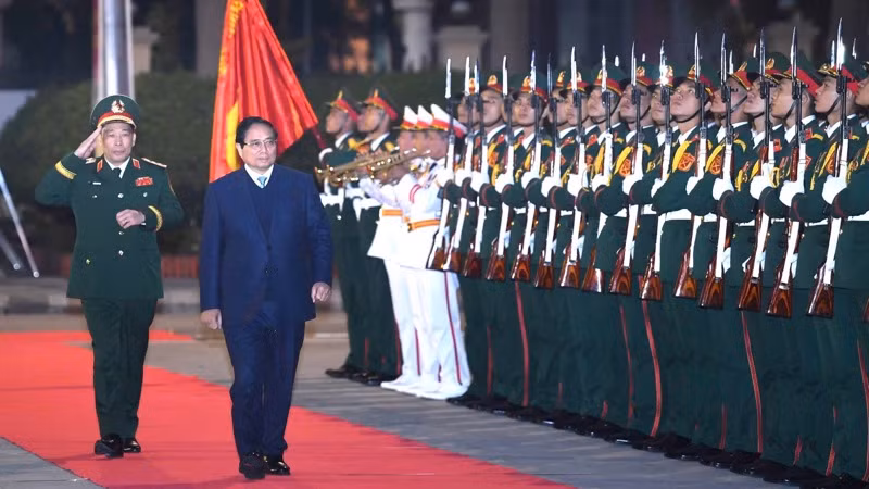 Thủ tướng Phạm Minh Chính duyệt Đội danh dự của Học viện Quốc phòng.