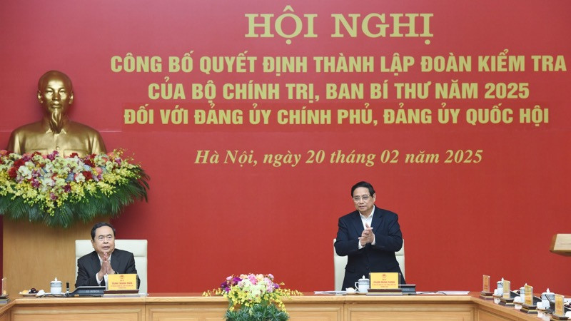 Bí thư Đảng ủy Chính phủ, Thủ tướng Chính phủ Phạm Minh Chính và Bí thư Đảng ủy Quốc hội, Chủ tịch Quốc hội Trần Thanh Mẫn đồng chủ trì Hội nghị. (Ảnh: TRẦN HẢI)