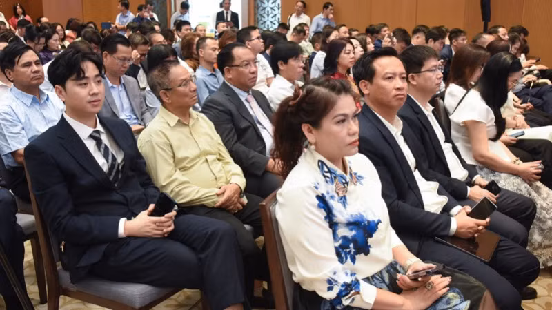 Các đại biểu doanh nghiệp tham dự tọa đàm. (Ảnh: TRẦN HẢI)