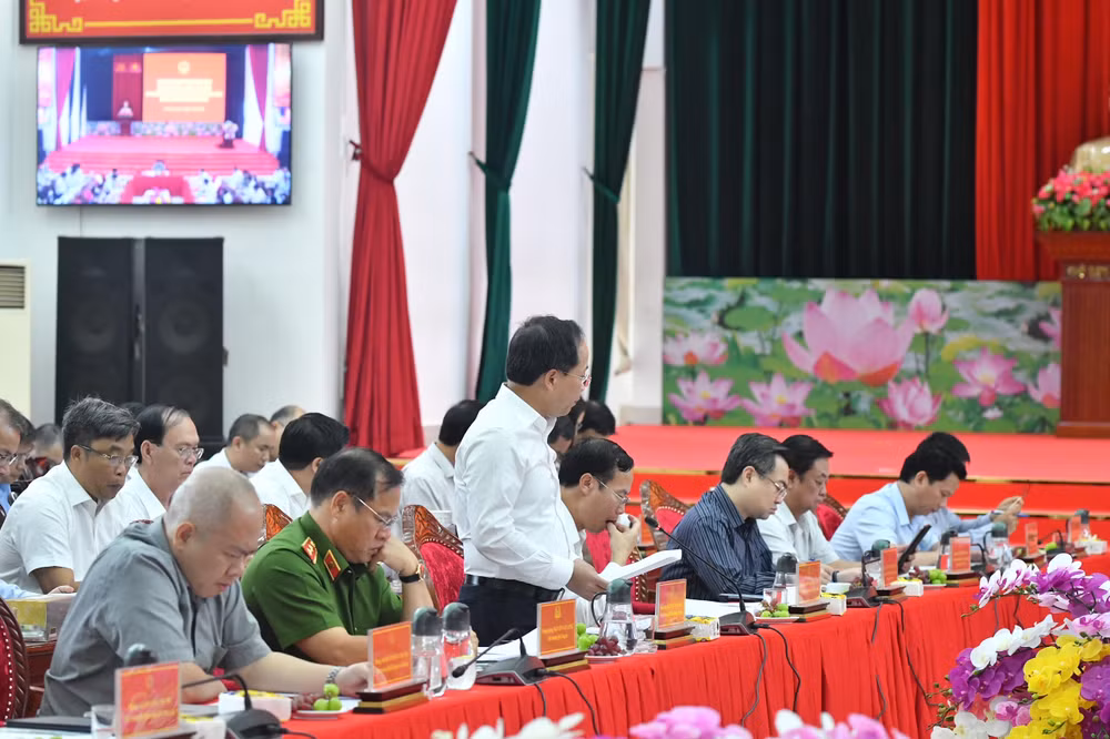 Lãnh đạo các bộ, ngành báo cáo Thủ tướng Chính phủ tại buổi làm việc (Ảnh: Thanh Giang).