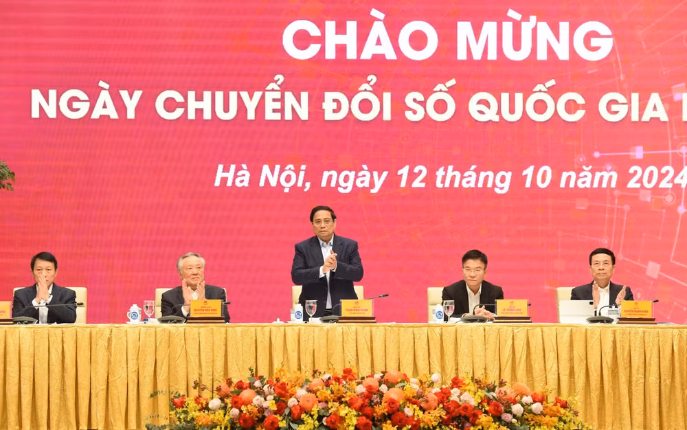 Thủ tướng Phạm Minh Chính chủ trì Chương trình chào mừng Ngày Chuyển đổi số quốc gia (Ảnh: Trần Hải). 