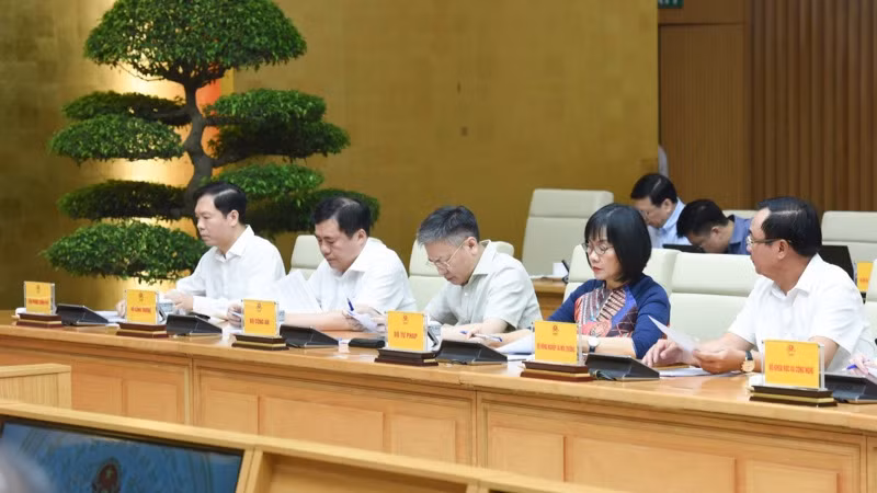 Lãnh đạo các bộ, ngành Trung ương tham dự cuộc họp. (Ảnh: TRẦN HẢI)