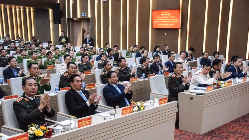 Thủ tướng Phạm Minh Chính và các đồng chí lãnh đạo, đại biểu tham dự Hội nghị. (Ảnh: TRẦN HẢI)