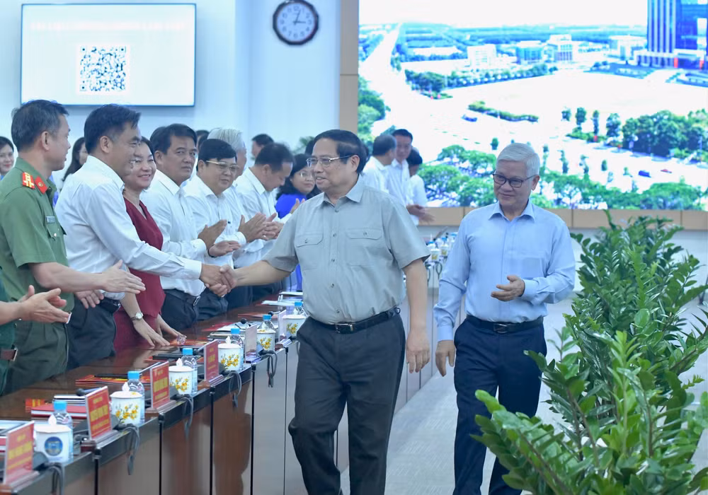 Thủ tướng Phạm Minh Chính tới dự và chủ trì buổi làm việc với Ban Thường vụ Tỉnh ủy Bình Dương. (Ảnh: Thanh Giang)