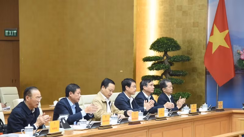 Lãnh đạo thành phố Đà Nẵng tham dự phiên họp. (Ảnh: TRẦN HẢI) Lãnh đạo thành phố Đà Nẵng tham dự phiên họp. (Ảnh: TRẦN HẢI)