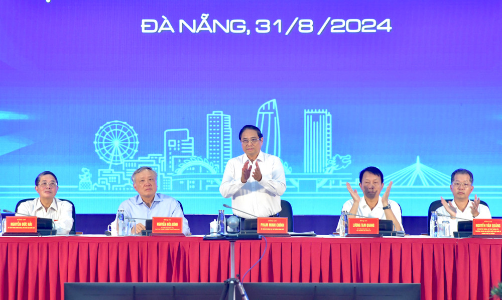 Thủ tướng Phạm Minh Chính chủ trì Hội nghị quán triệt, triển khai Nghị quyết 136/2024/QH15 của Quốc hội (Ảnh: Thanh Giang). 