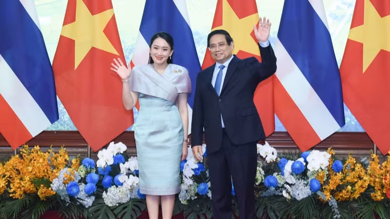 Thủ tướng Phạm Minh Chính và Thủ tướng Thái Lan Paetongtarn Shinawatra. (Ảnh: TRẦN HẢI)