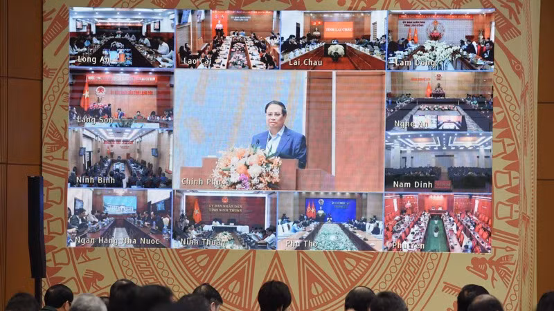 Phiên họp được truyền trực tuyến tới điểm cầu trụ sở các bộ, ngành, địa phương trên cả nước. (Ảnh: TRẦN HẢI)