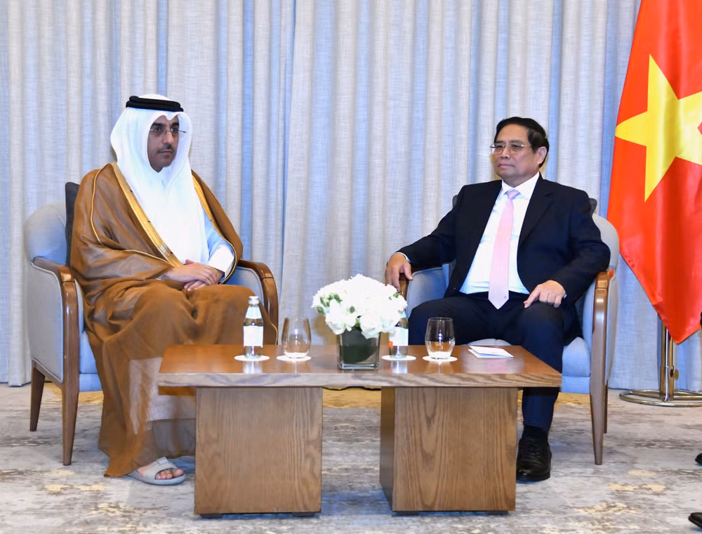 Thủ tướng Phạm Minh Chính đã tiếp ông Ali bin Saeed bin Samikh Al Marri, Bộ trưởng Lao động Qatar (Ảnh: Thanh Giang). 