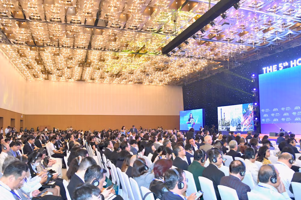 Các đại biểu trong nước và quốc tế tham dự Diễn đàn Kinh tế Thành phố Hồ Chí Minh lần thứ 5.