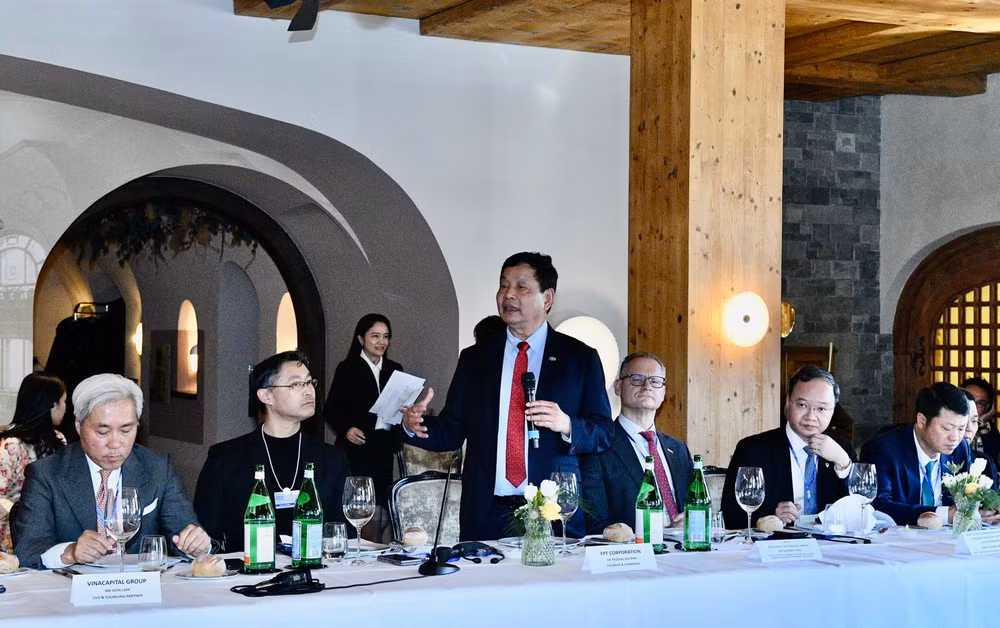 Chủ tịch tập đoàn FPT Trương Gia Bình phát biểu ý kiến tại Tọa đàm. (Ảnh: THANH GIANG)