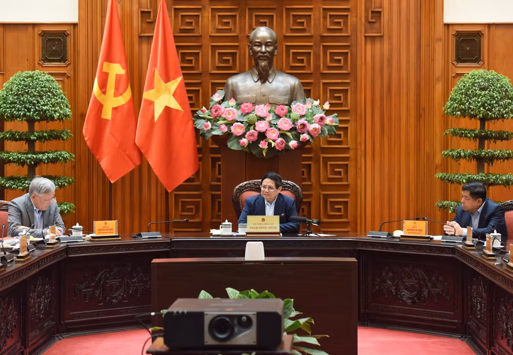 Thủ tướng Phạm Minh Chính chủ trì cuộc họp của Thường trực Chính phủ với các bộ, ngành. (Ảnh: TRẦN HẢI)