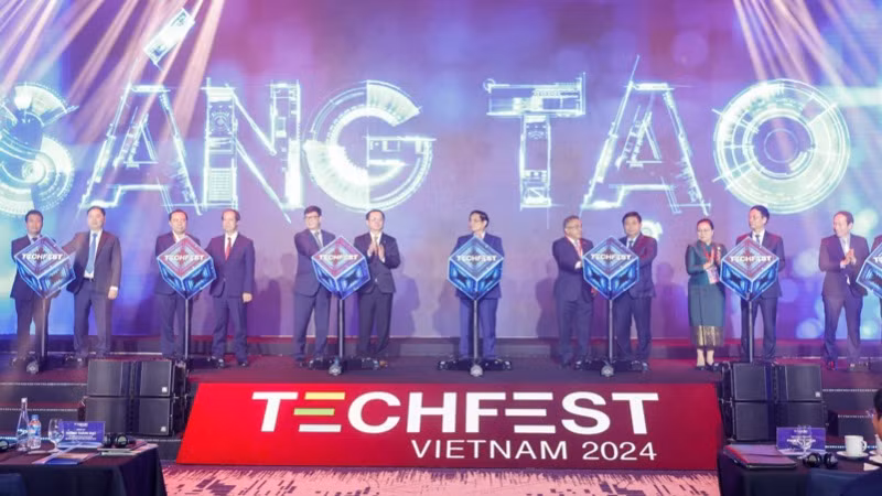 Nghi thức khởi động TECHFEST Việt Nam 2024 với sự tham dự của Thủ tướng Phạm Minh Chính và các đồng chí lãnh đạo. (Ảnh: Trần Hải)