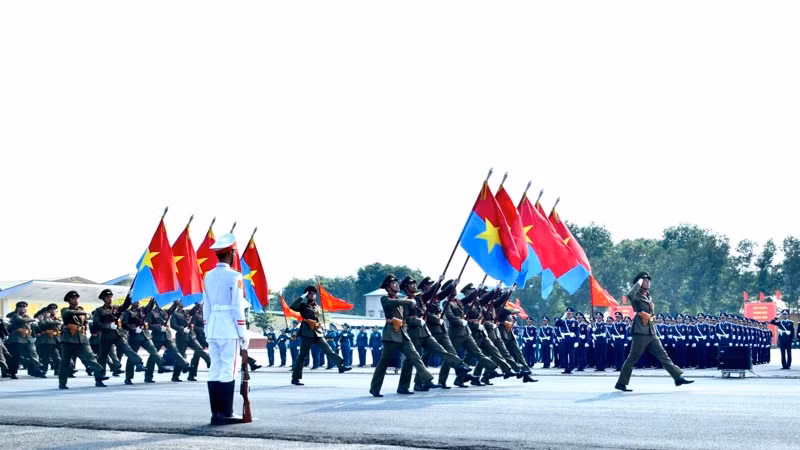 Các lực lượng Quân đội diễu binh, diễu hành qua Lễ đài. (Ảnh: THANH GIANG)