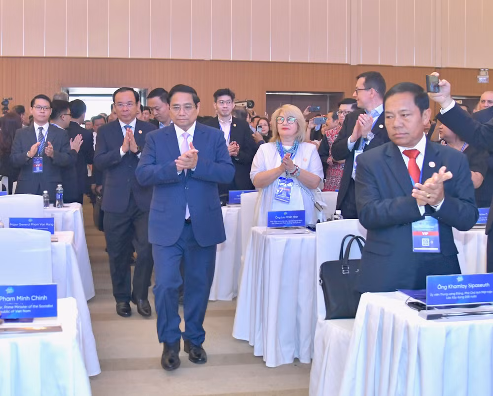 Thủ tướng Phạm Minh Chính tới dự Diễn đàn Kinh tế Thành phố Hồ Chí Minh lần thứ 5.