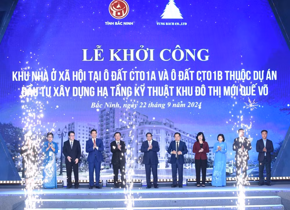 Thủ tướng Phạm Minh Chính thực hiện nghi thức khởi công dự án nhà ở xã hội. (Ảnh: Trần Hải)