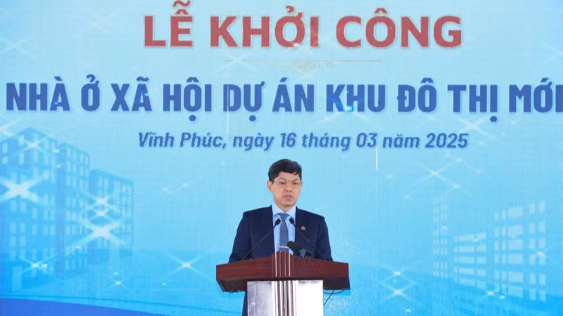 Tổng Giám đốc Tập đoàn DIC Nguyễn Quang Tín phát biểu ý kiến tại buổi lễ. (Ảnh: TRẦN HẢI)