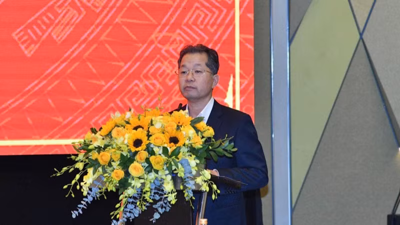 Bí thư Thành ủy Đà Nẵng Nguyễn Văn Quảng báo cáo Thủ tướng Chính phủ tại cuộc làm việc. (Ảnh: THANH GIANG)