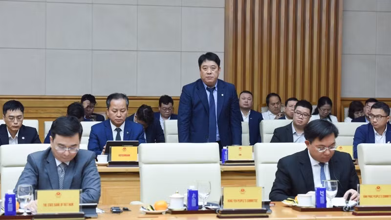 Đại diện lãnh đạo tập đoàn, doanh nghiệp của Việt Nam trao đổi ý kiến tại Tọa đàm. (Ảnh: TRẦN HẢI)