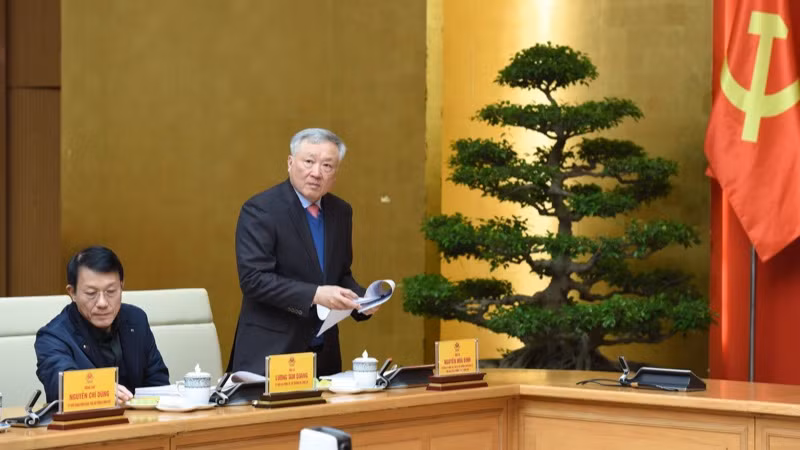 Phó Bí thư Thường trực Đảng ủy Chính phủ, Phó Thủ tướng Thường trực Chính phủ Nguyễn Hòa Bình phát biểu ý kiến tại Hội nghị. (Ảnh: TRẦN HẢI)