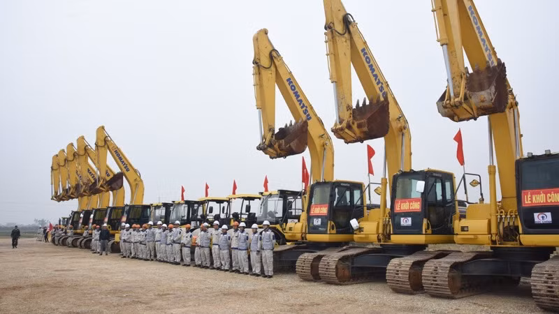 Các lực lượng thi công Sân bay Gia Bình. (Ảnh: Trần Hải)