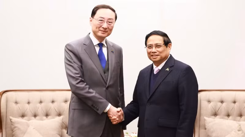 Thủ tướng Chính phủ Phạm Minh Chính và đồng chí Tôn Vệ Đông, Thứ trưởng Ngoại giao Trung Quốc. (Ảnh: TRẦN HẢI)