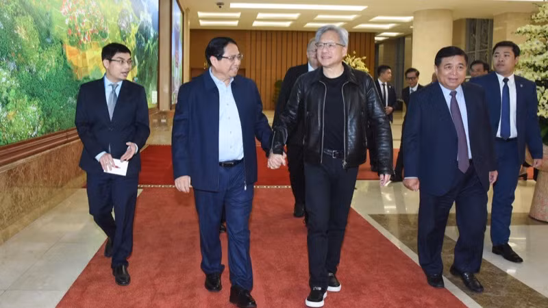 Thủ tướng Phạm Minh Chính và ông Jensen Huang tại Trụ sở Chính phủ (Ảnh: TRẦN HẢI)