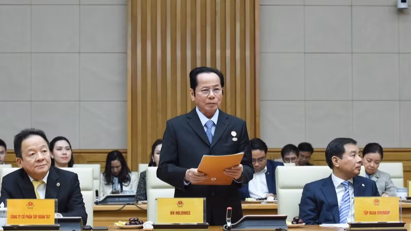 Chủ tịch Tập đoàn KN Holdings Lê Văn Kiểm phát biểu ý kiến tại Hội nghị. (Ảnh: TRẦN HẢI)