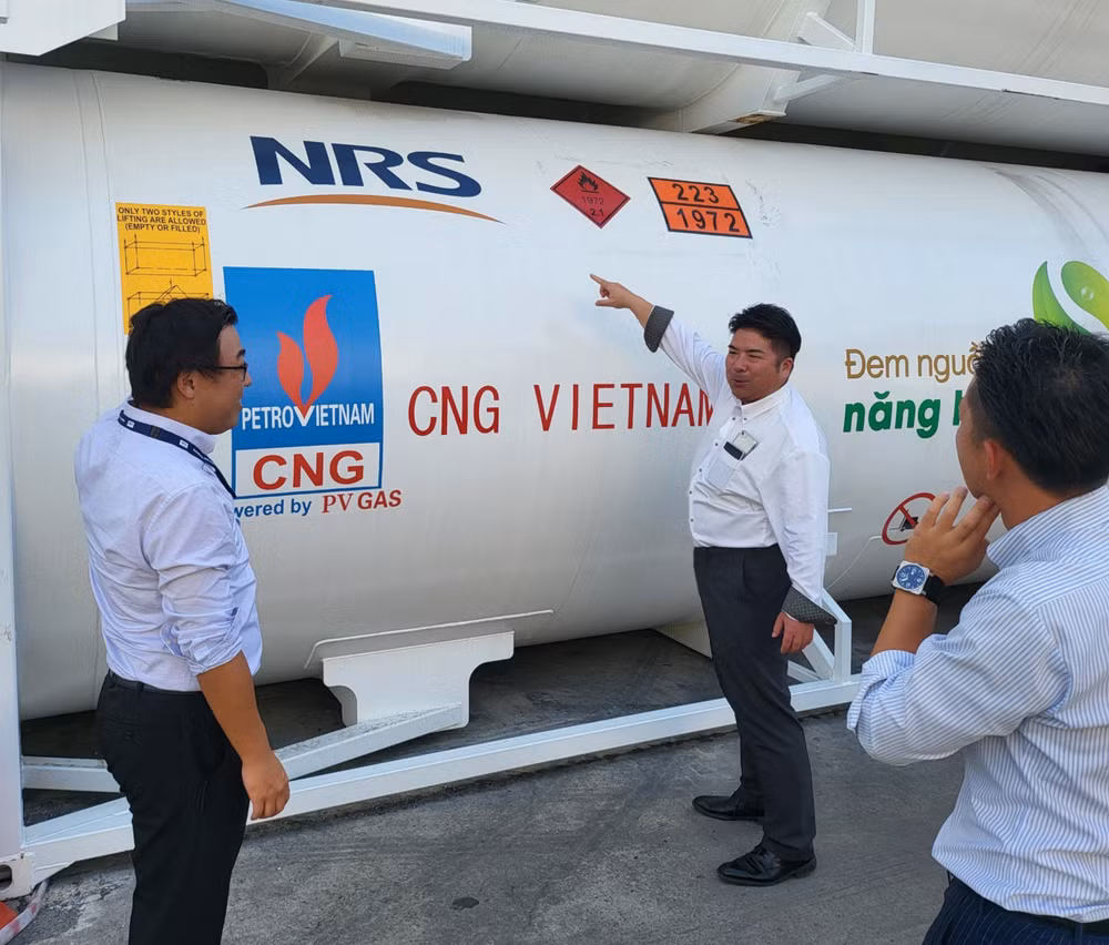 Chuyên gia của Tập đoàn NRS (Nhật Bản) hướng dẫn kỹ thuật về bồn chuyên dụng chở khí thiên nhiên hóa lỏng LNG.