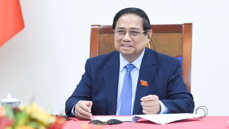 Thủ tướng Phạm Minh Chính điện đàm với Thủ tướng Singapore Lawrence Wong (Ảnh: TRẦN HẢI). 