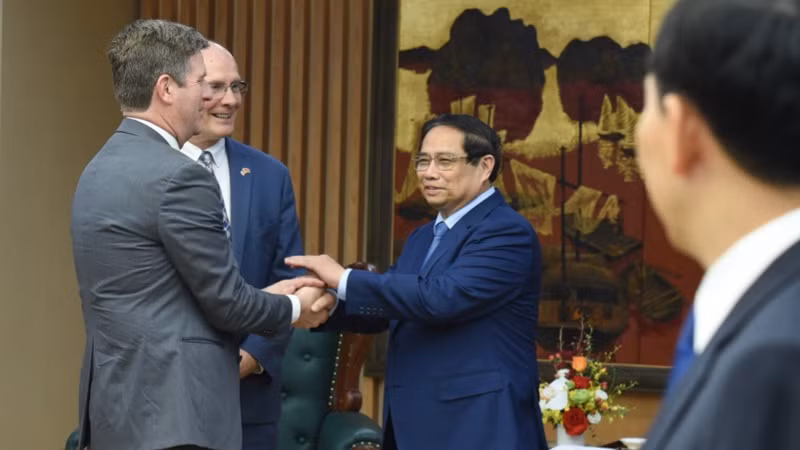 Thủ tướng Phạm Minh Chính với Đoàn Nghị sĩ lưỡng đảng Hạ viện Hoa Kỳ. (Ảnh: TRẦN HẢI)