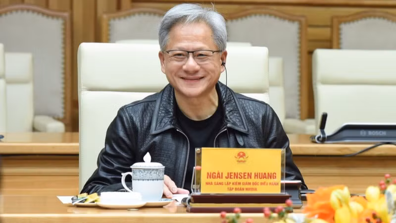 Ông Jensen Huang phát biểu ý kiến tại buổi làm việc (Ảnh: TRẦN HẢI).