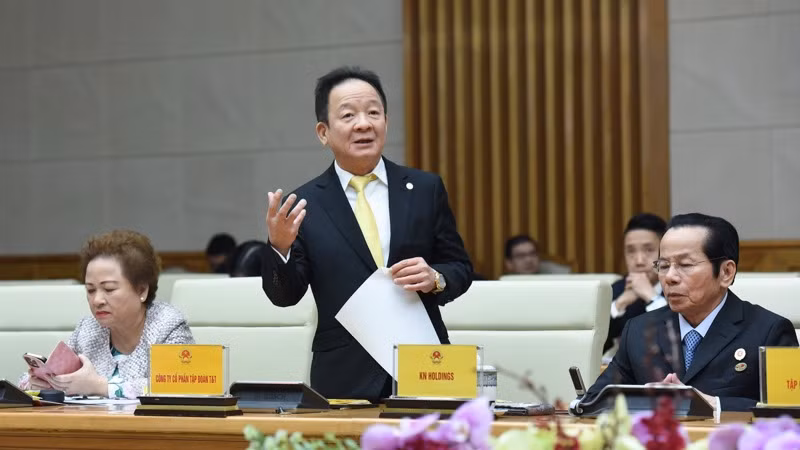 Nhà sáng lập, Chủ tịch Điều hành Tập đoàn T&T Group Đỗ Quang Hiển phát biểu ý kiến tại cuộc họp. (Ảnh: TRẦN HẢI)