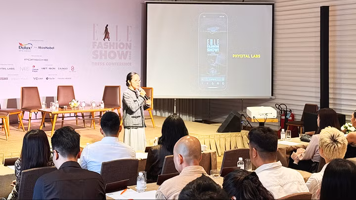 Đưa công nghệ vào trình diễn thời trang
