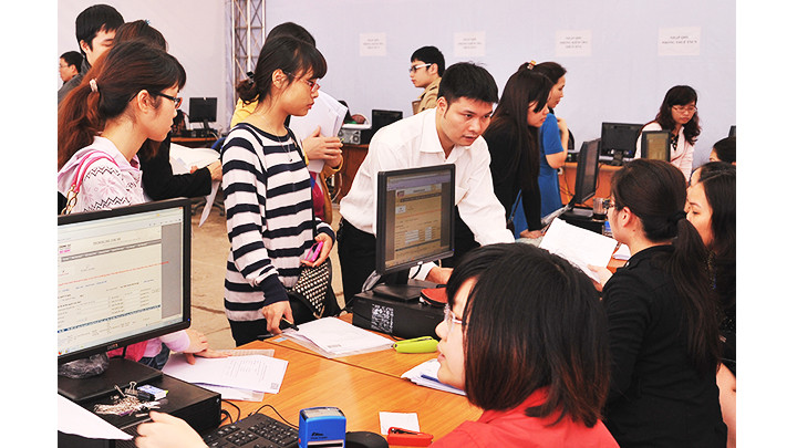 Doanh nghiệp kê khai thuế tại Cục Thuế Hà Nội. Ảnh: BẮC SƠN