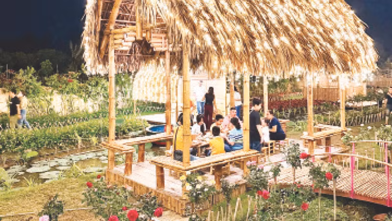 Một số điểm tham quan, du lịch trên địa bàn tỉnh Đồng Tháp còn khá nhộn nhịp sau Tết.